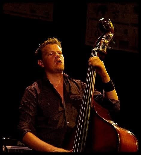 François Badeau à la contrebasse